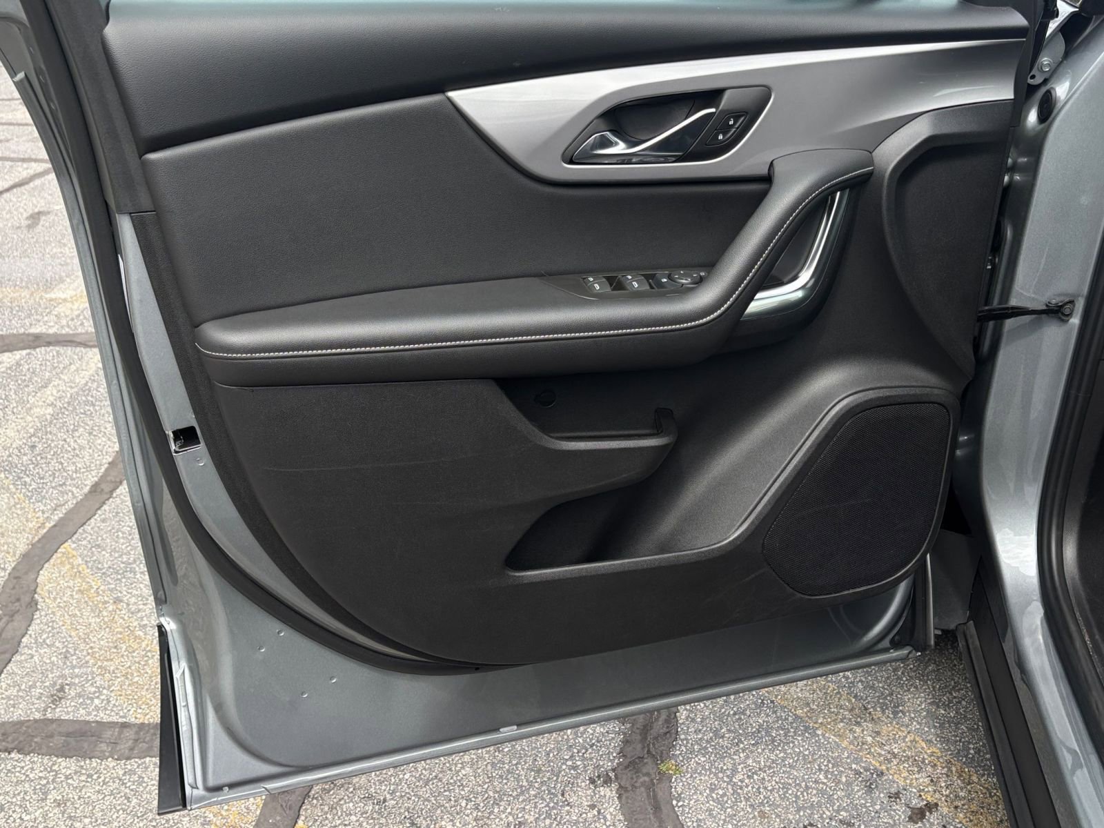 Used 2025 Chevrolet Blazer LT FWD image 25