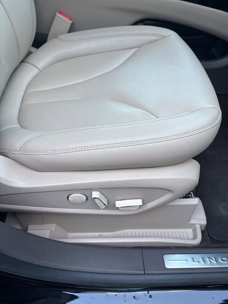 Used 2023 Lincoln Nautilus Standard w/ Premium Package image 17