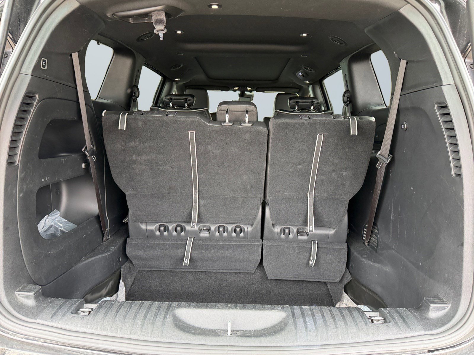 Used 2025 Chrysler Pacifica Limited image 16