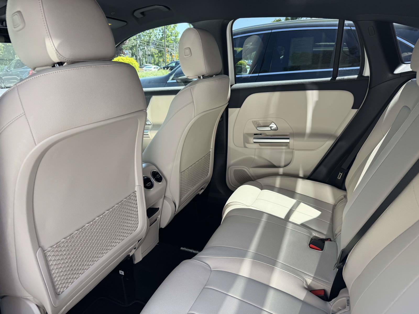 Certified 2025 Mercedes-Benz GLA 250 4MATIC image 35