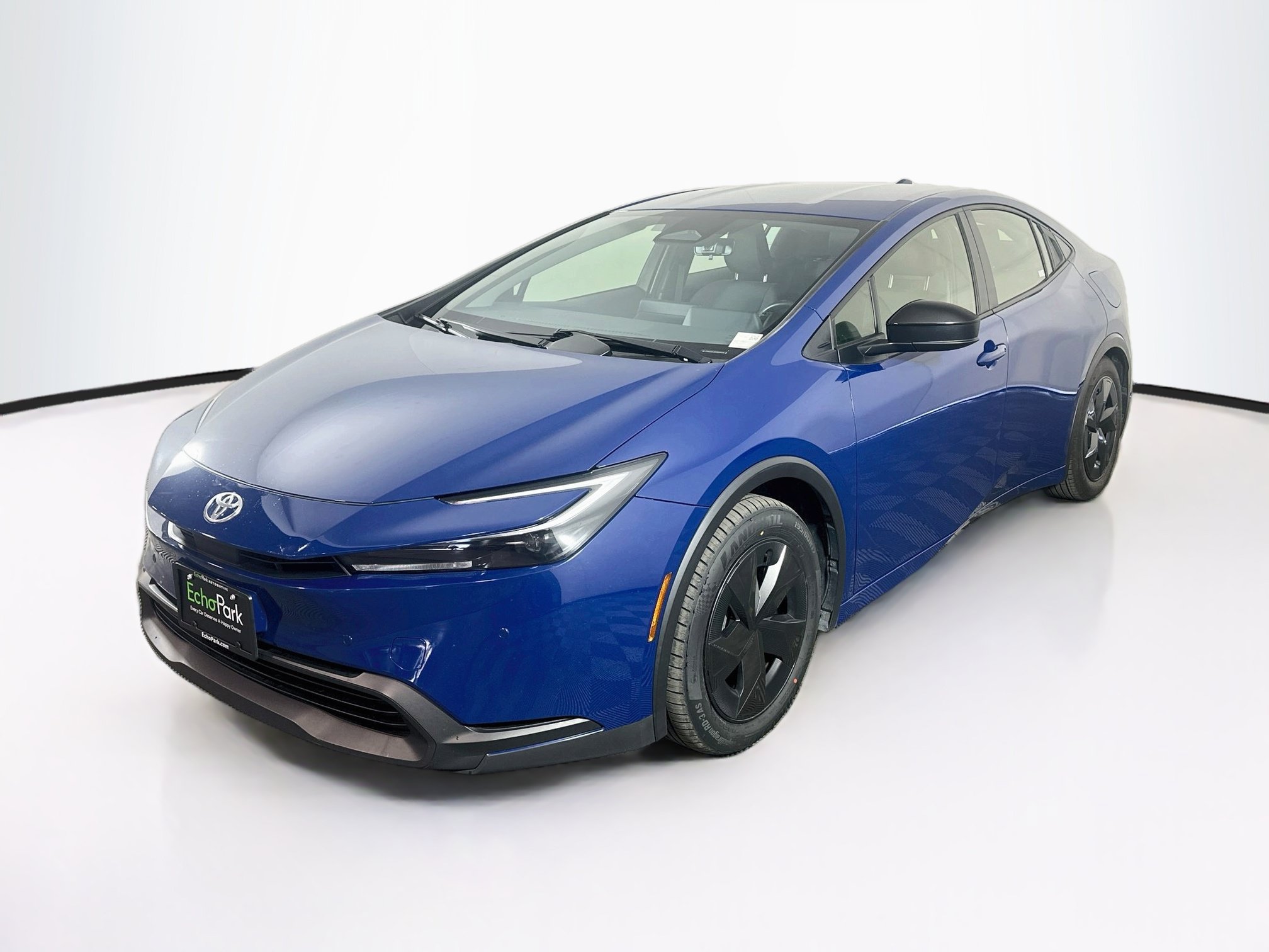 Used 2024 Toyota Prius LE FWD image 3
