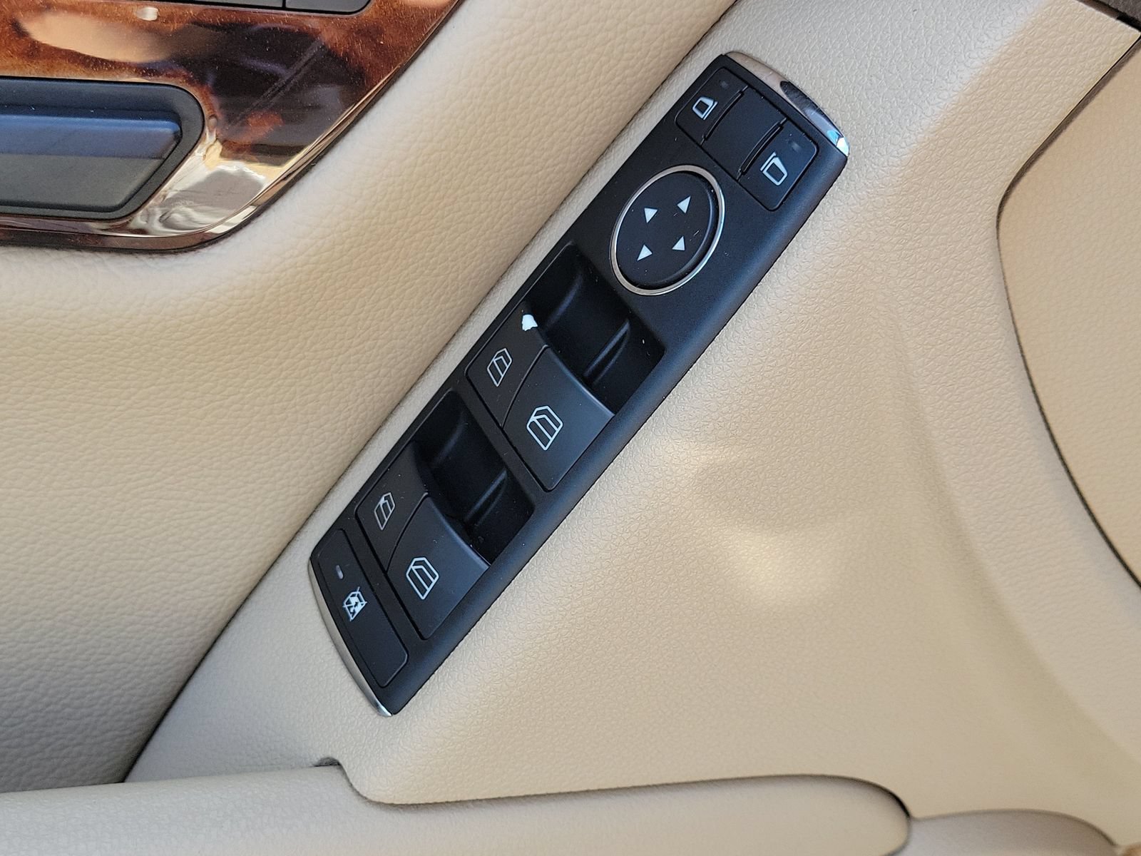 Used 2010 Mercedes-Benz C 300 Sedan image 18