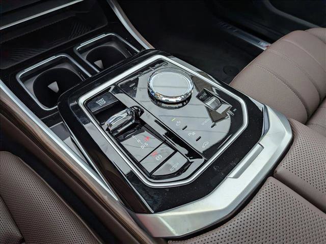 New 2026 BMW 750e xDrive w/ Premium Package image 15