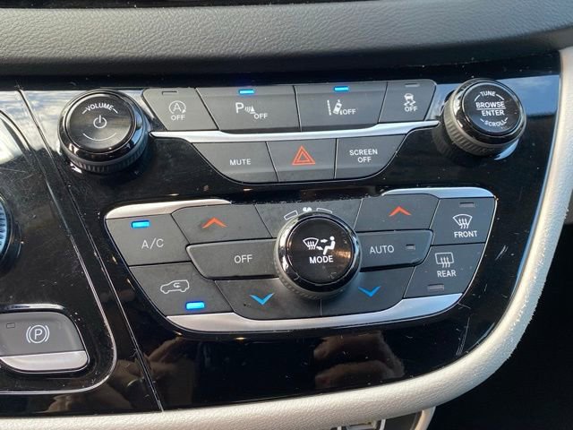 Used 2023 Chrysler Pacifica Touring-L image 22