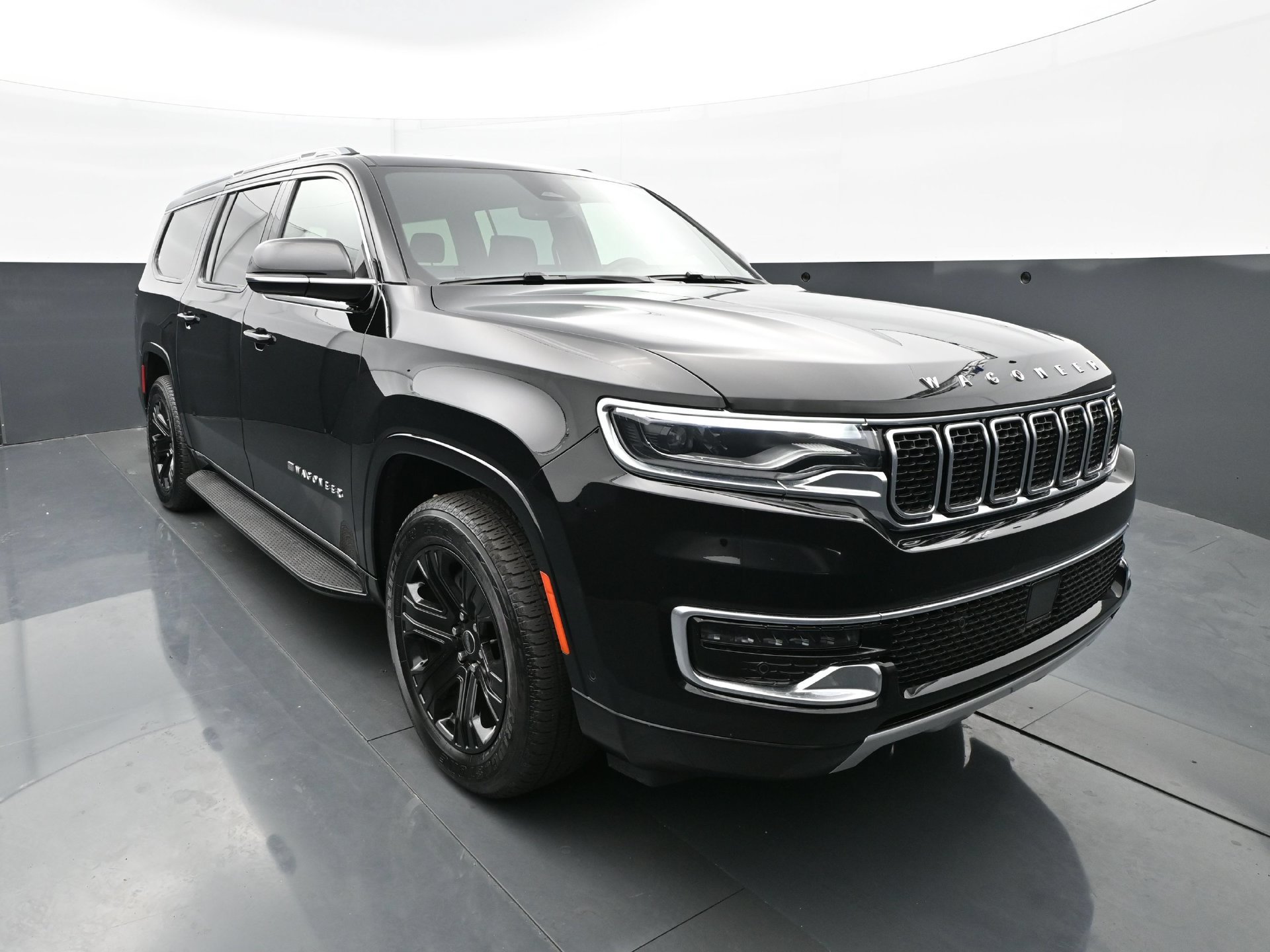 Used 2025 Jeep Wagoneer L Series II w/ 8-pass Seating Package AWD/4WD image 11