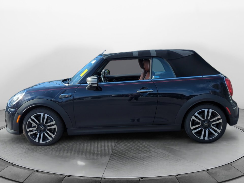 Used 2022 MINI Cooper S w/ Driver Assistance Package image 4