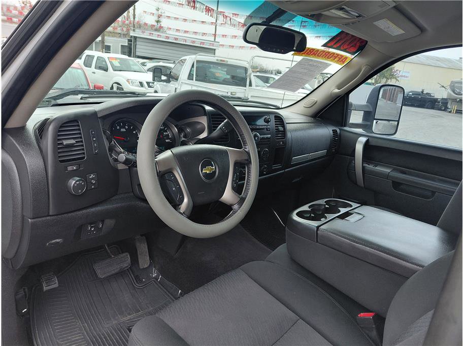 Used 2011 Chevrolet Silverado 2500 LT w/ Interior Plus Package image 4