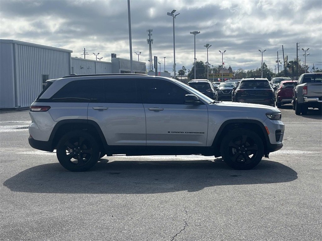 Used 2023 Jeep Grand Cherokee Altitude image 6