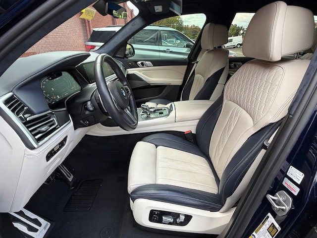 Used 2022 BMW X7 M50i image 14