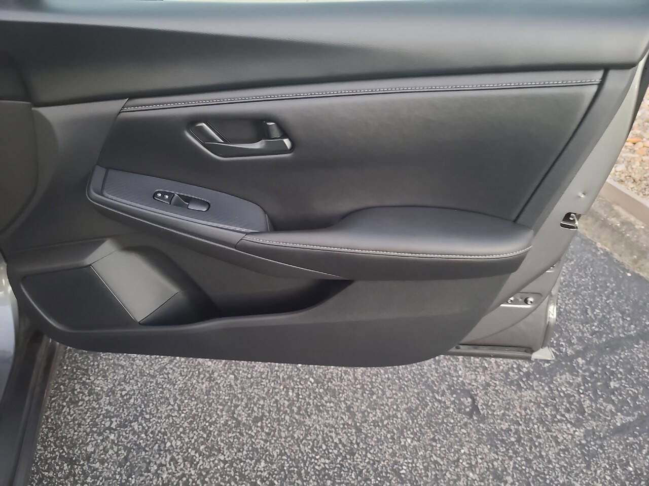 Used 2024 Nissan Sentra S FWD image 30