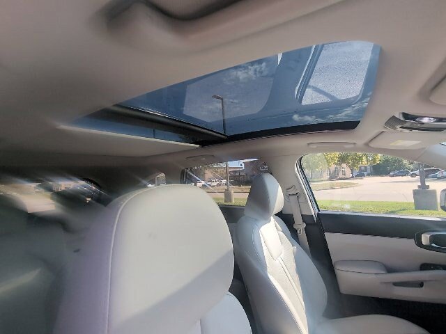 Used 2024 Kia Sorento S w/ Panoramic Sunroof Package FWD image 4