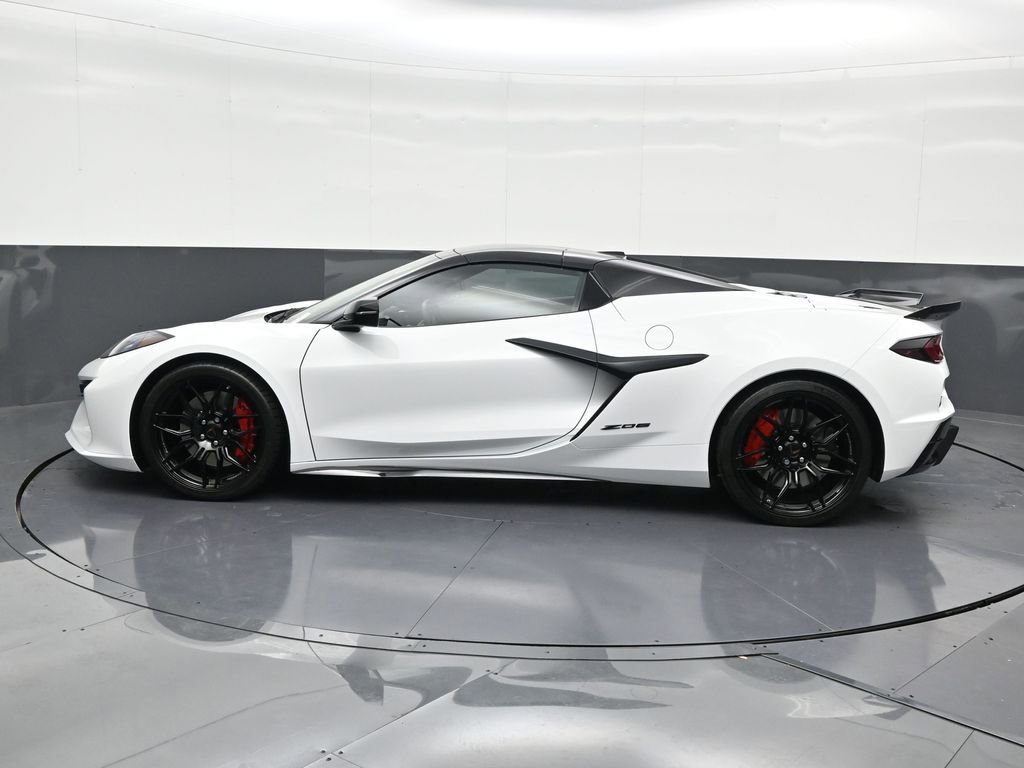 Used 2025 Chevrolet Corvette Z06 image 2