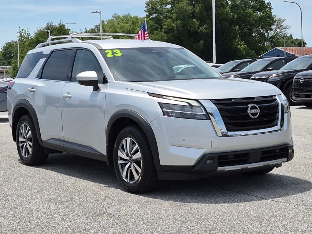 Used 2023 Nissan Pathfinder SL w/ Lighting Package (N92) AWD/4WD image 2