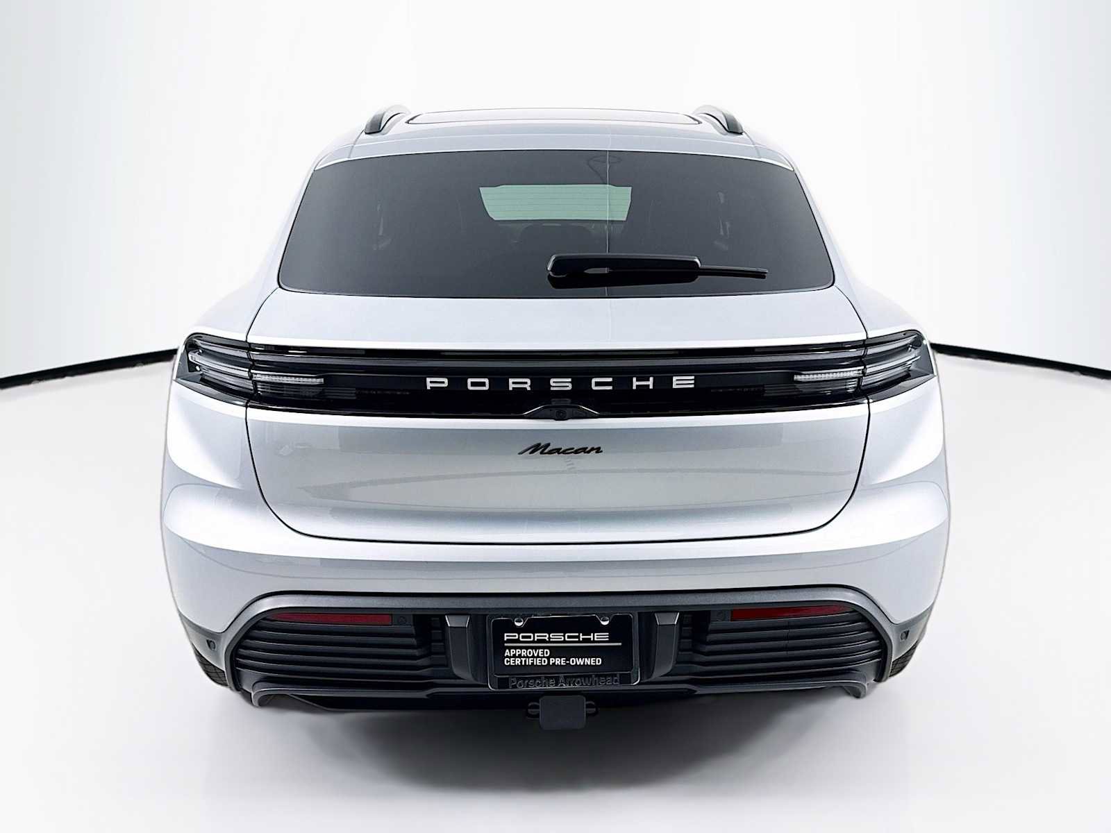 Certified 2025 Porsche Macan Electric image 10