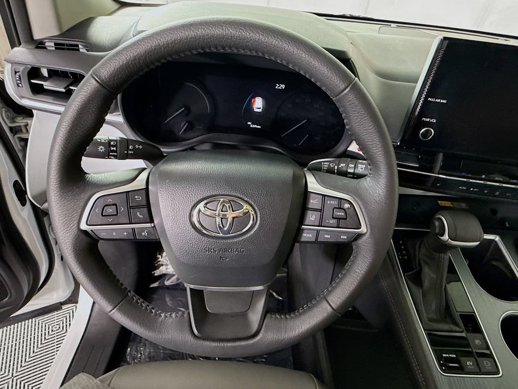 Certified 2025 Toyota Sienna XLE AWD/4WD image 21
