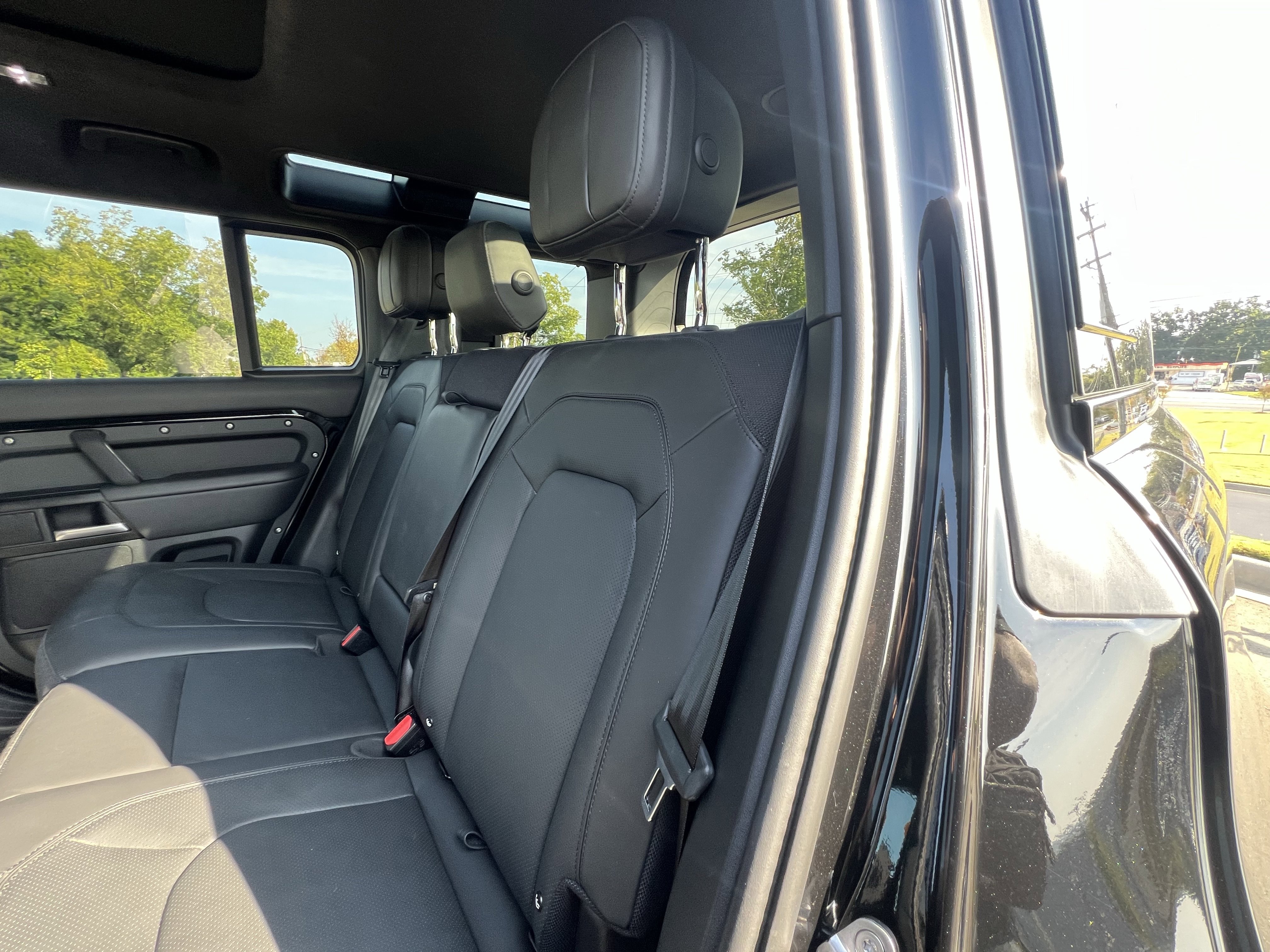 Used 2025 Land Rover Defender 110 V8 image 34