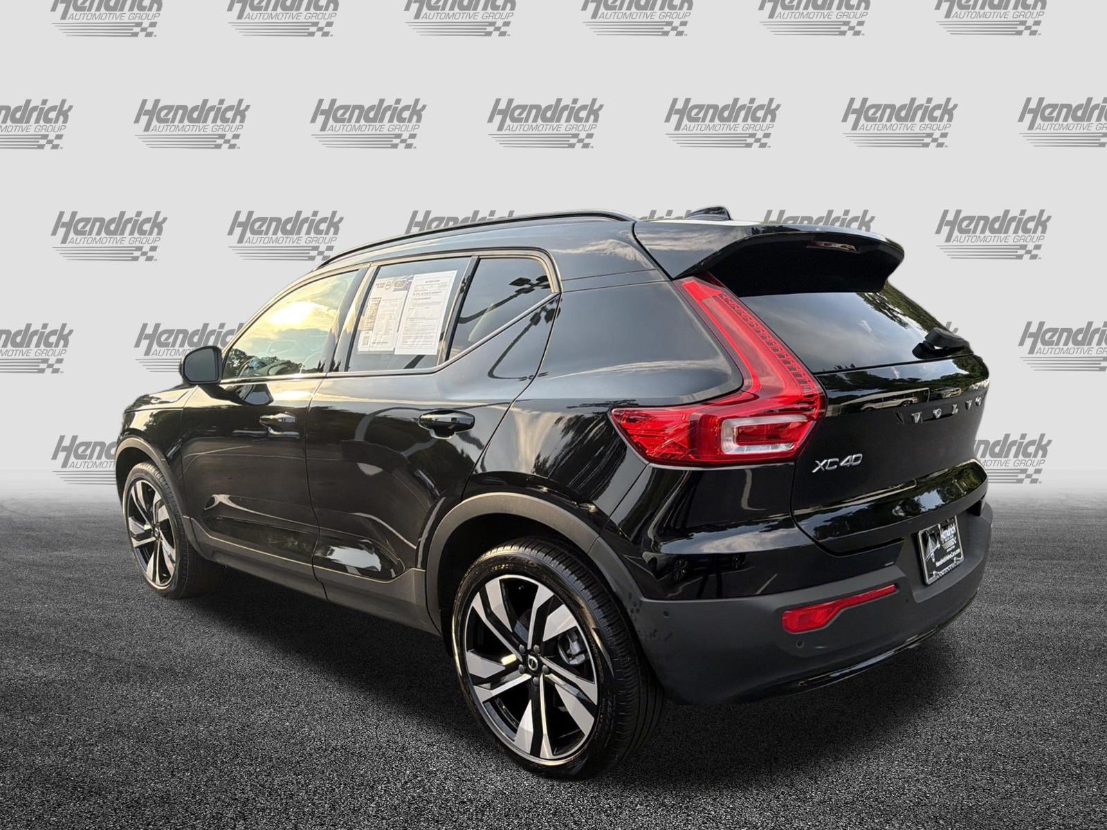Used 2025 Volvo XC40 B5 Ultra AWD/4WD image 8