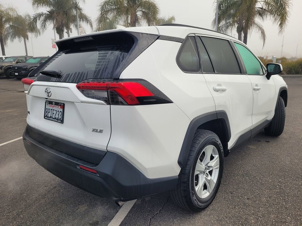 Used 2019 Toyota RAV4 XLE w/ Carpet Mat Package image 4