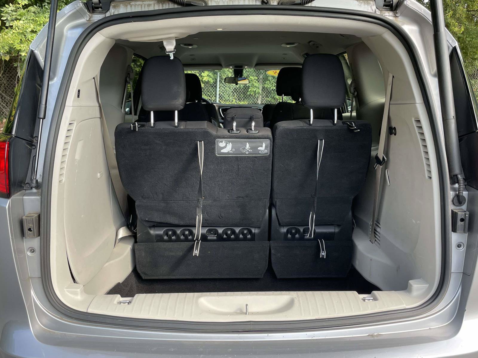 Used 2018 Chrysler Pacifica Touring FWD image 8