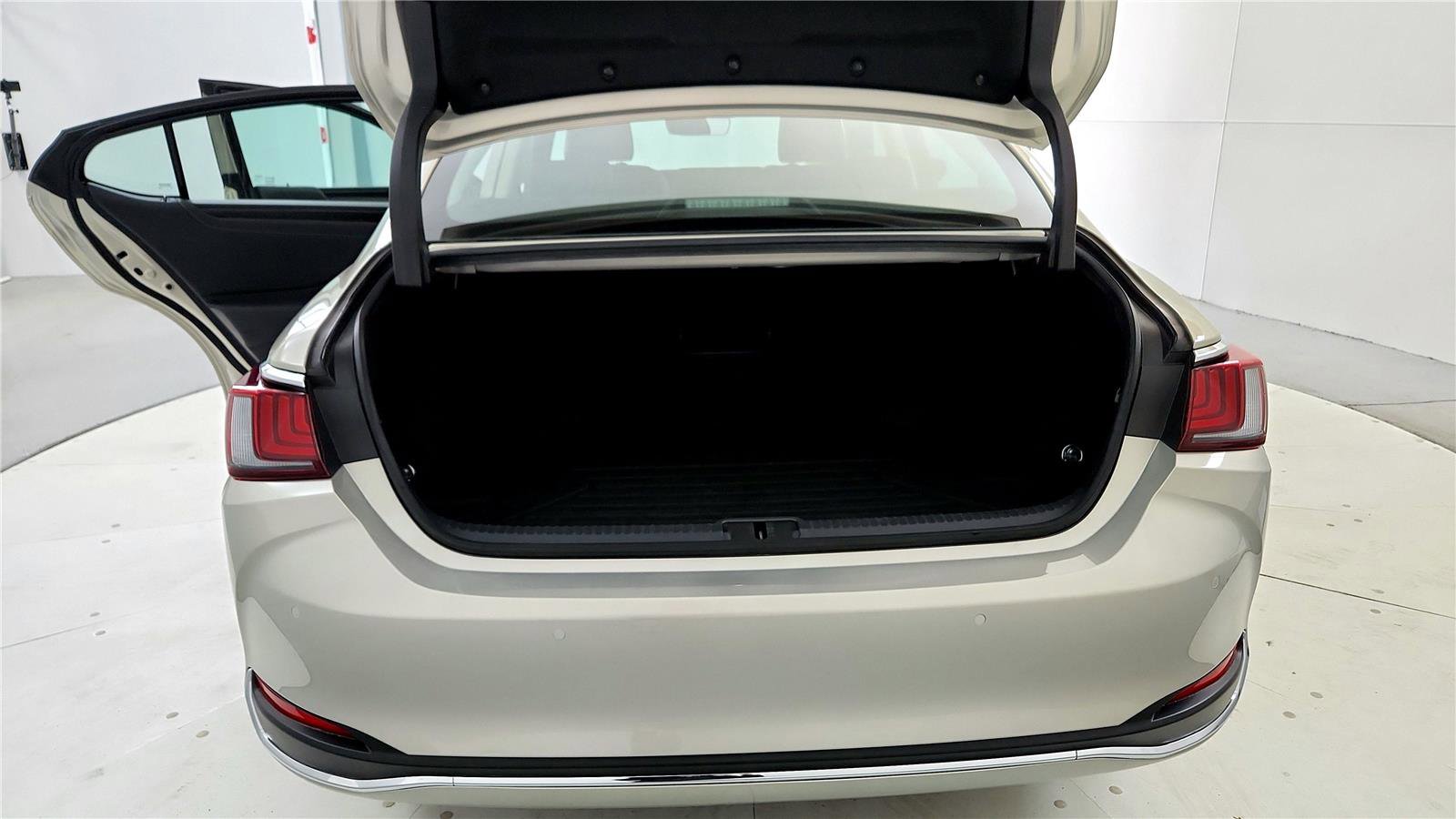 Used 2023 Lexus ES 250 w/ Premium Package image 20