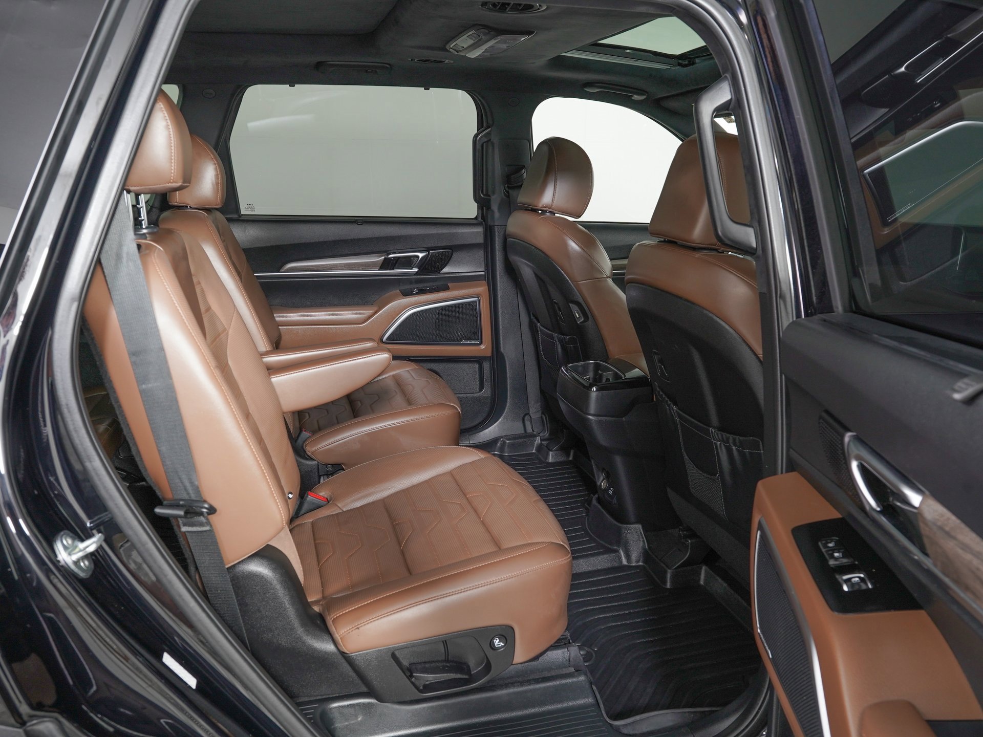 Used 2022 Kia Telluride SX w/ SX Prestige Package image 10