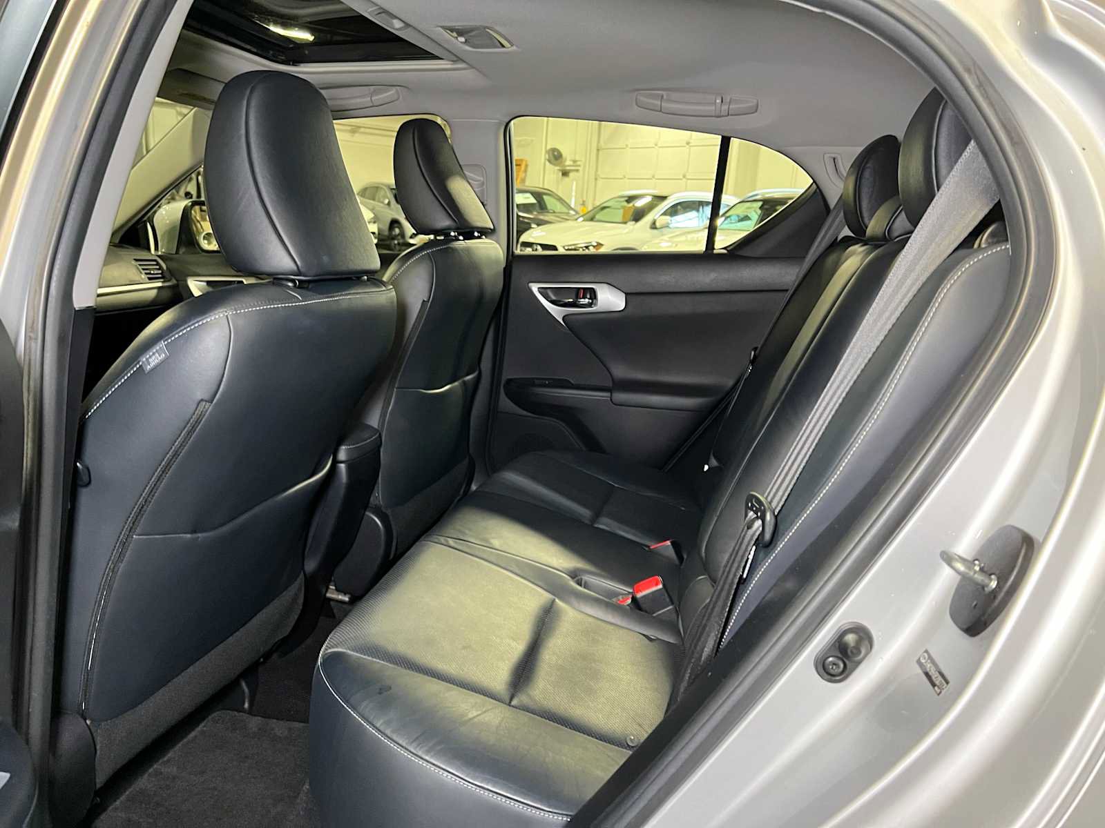 Used 2011 Lexus CT 200h Premium image 17