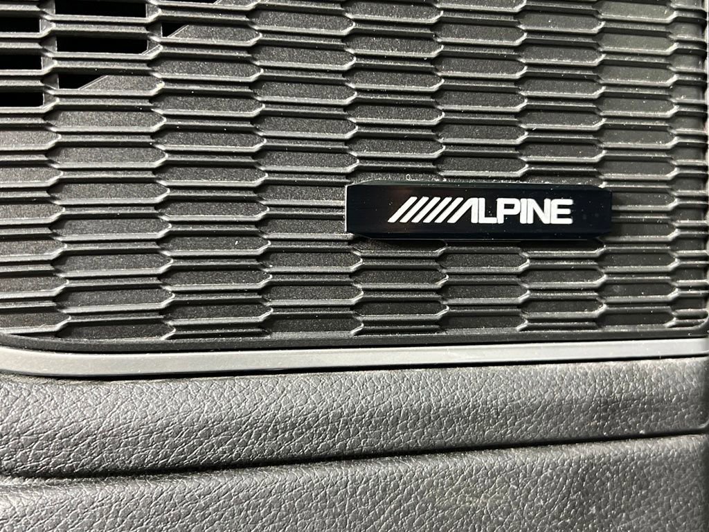 Used 2023 Jeep Grand Cherokee L Limited w/ Black Appearance Package image 25