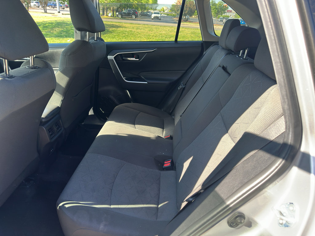 Used 2022 Toyota RAV4 XLE FWD image 15