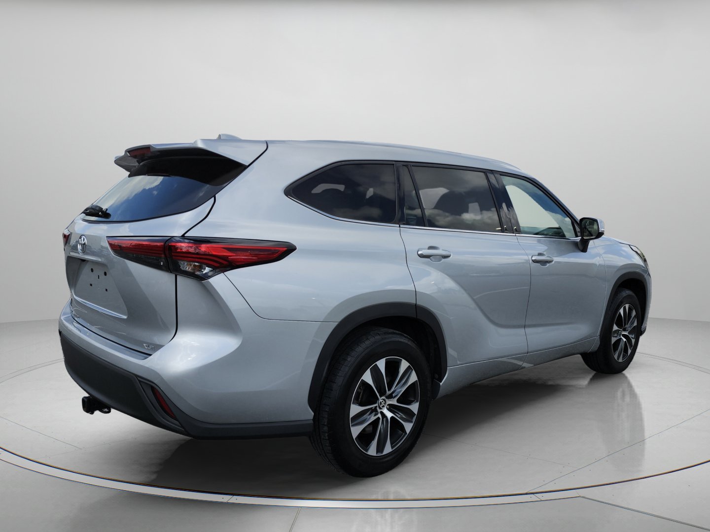 Used 2021 Toyota Highlander XLE FWD image 9