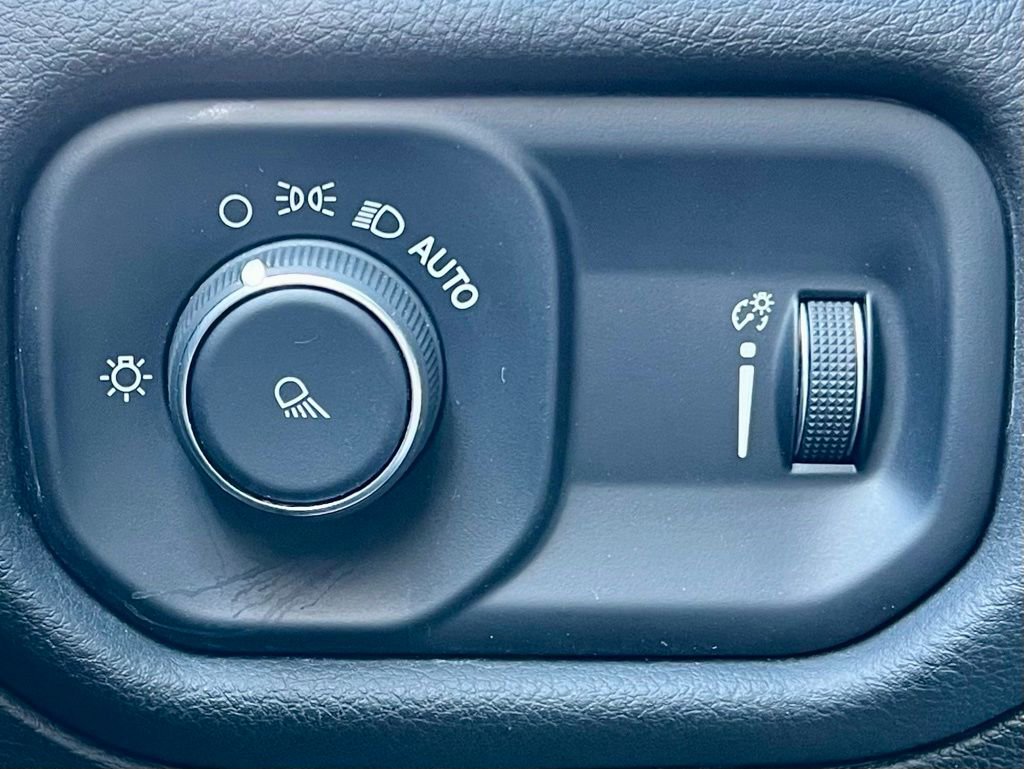 Used 2024 RAM 1500 Laramie image 28