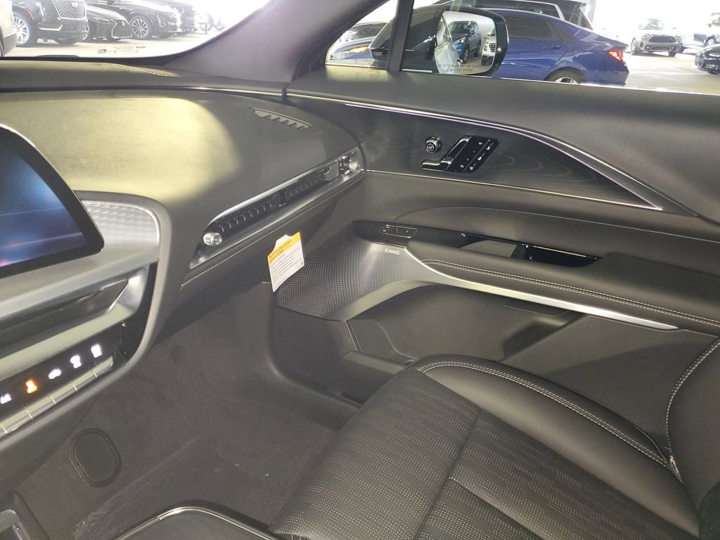 New 2026 Cadillac Lyriq V AWD/4WD image 39