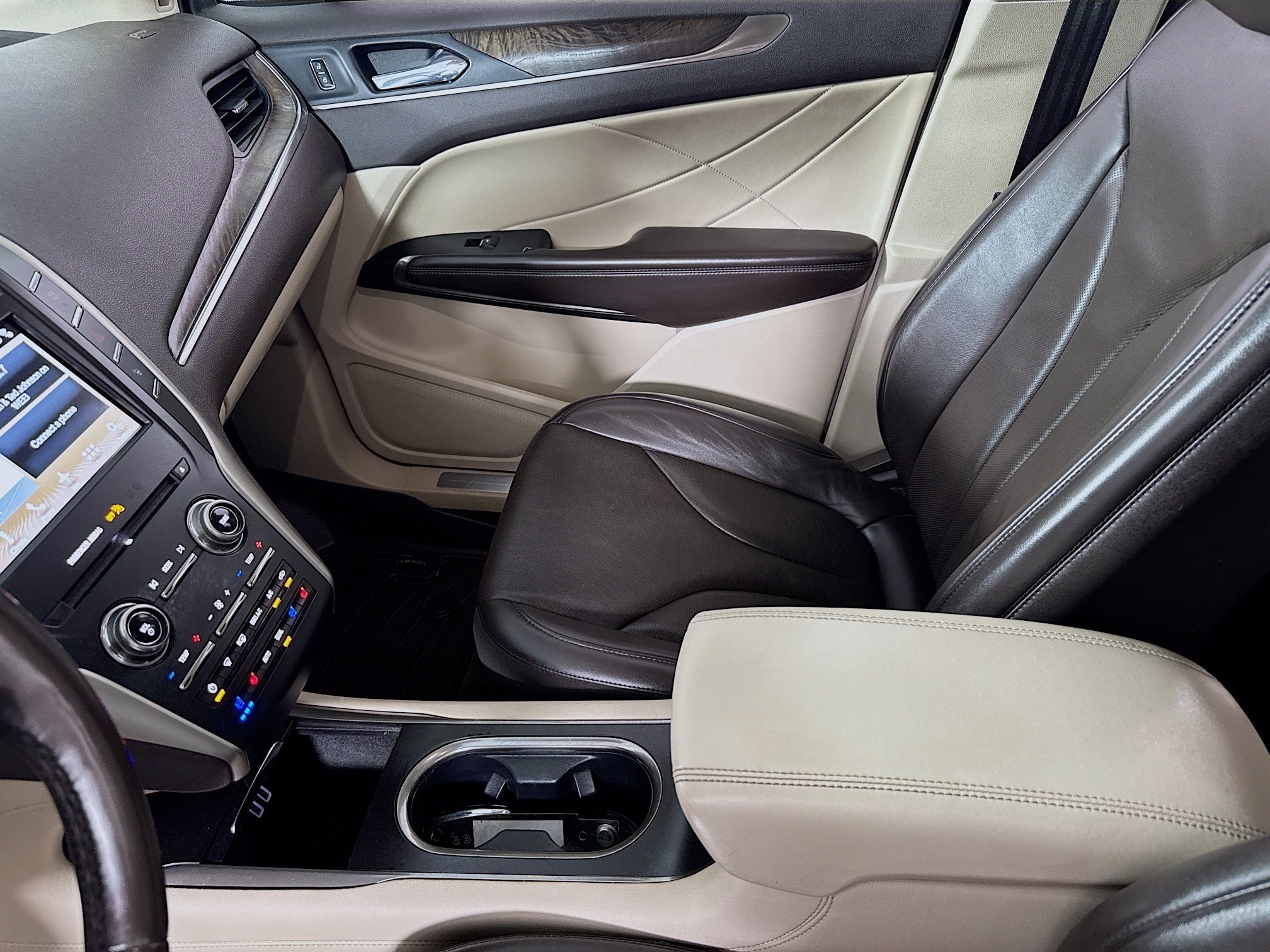 Used 2017 Lincoln MKC Reserve AWD/4WD image 25