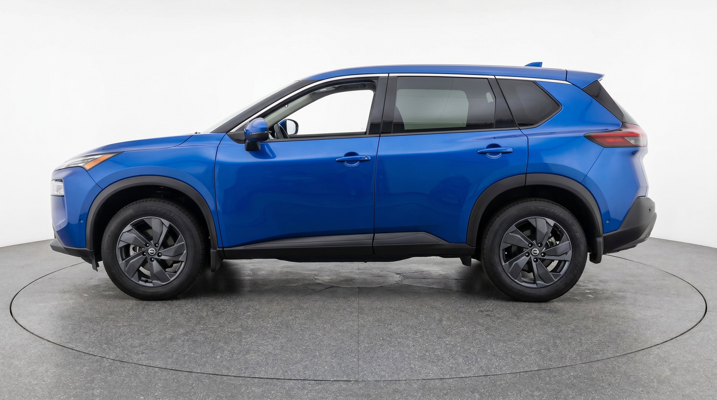 Used 2025 Nissan Rogue SV AWD/4WD image 5