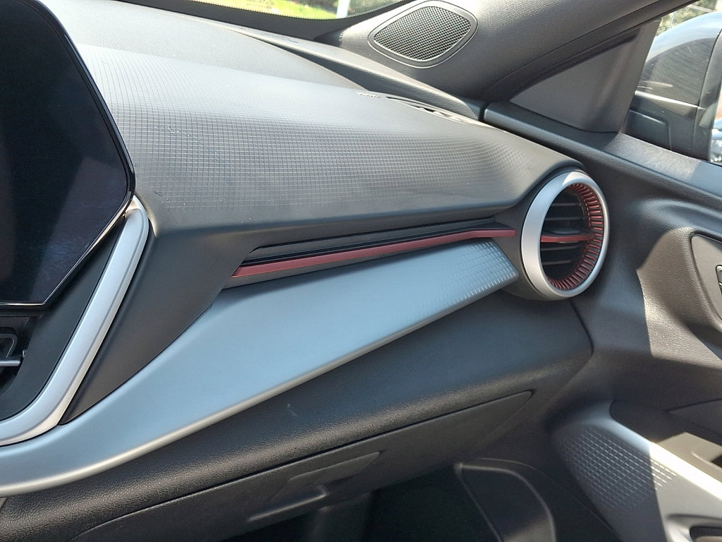 Used 2025 Chevrolet Trax RS image 29