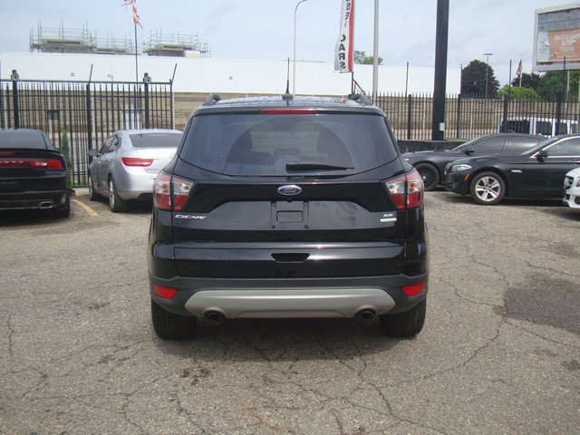 Used 2018 Ford Escape SE w/ SE Sync 3 Package FWD image 4
