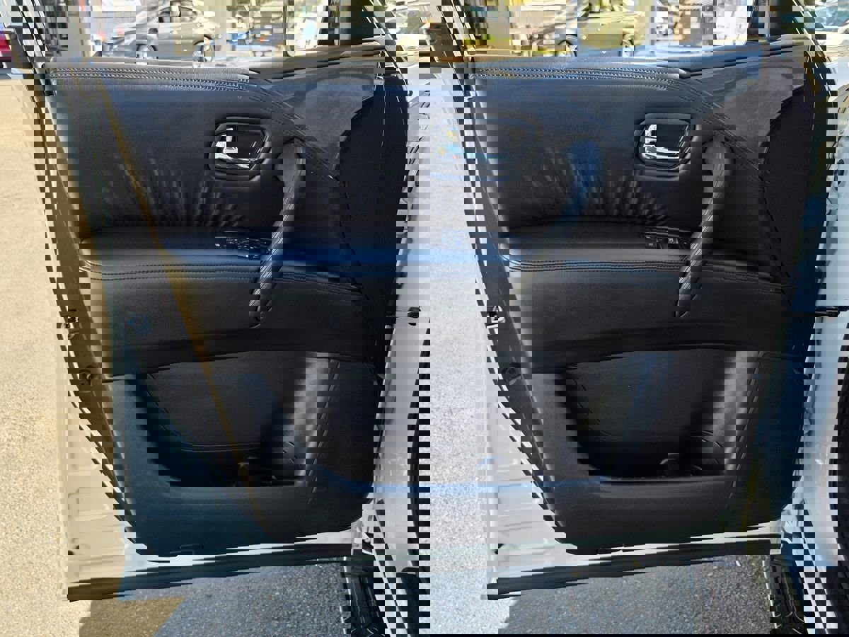 Used 2023 Nissan Armada SV image 23