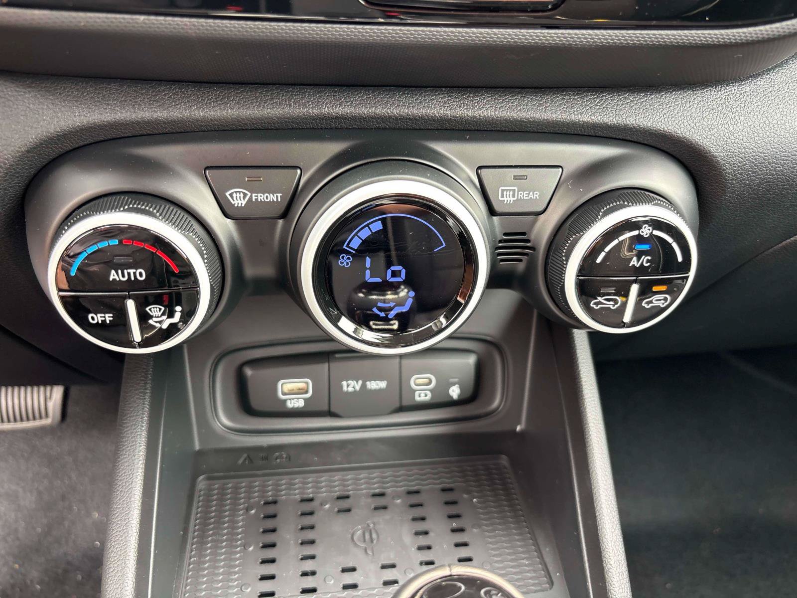 Used 2026 Hyundai Venue SEL FWD image 20