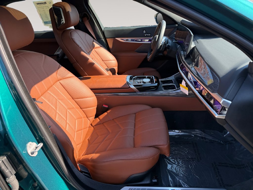 Certified 2026 BMW 750e xDrive AWD/4WD image 15