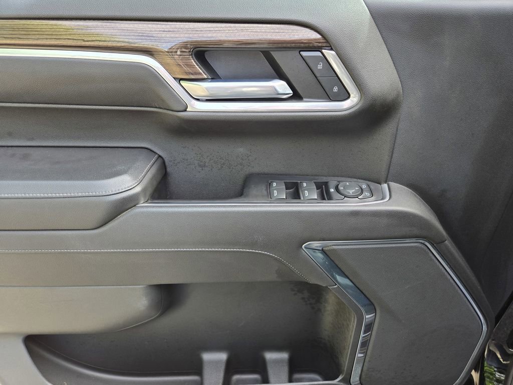Used 2022 Chevrolet Silverado 1500 LT AWD/4WD image 17