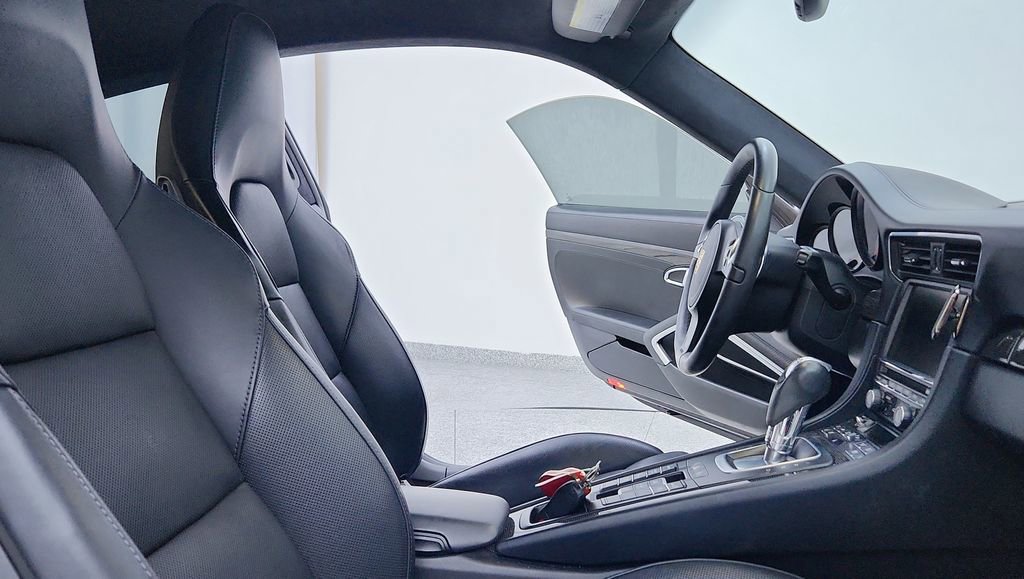 Used 2014 Porsche 911 Turbo S image 24