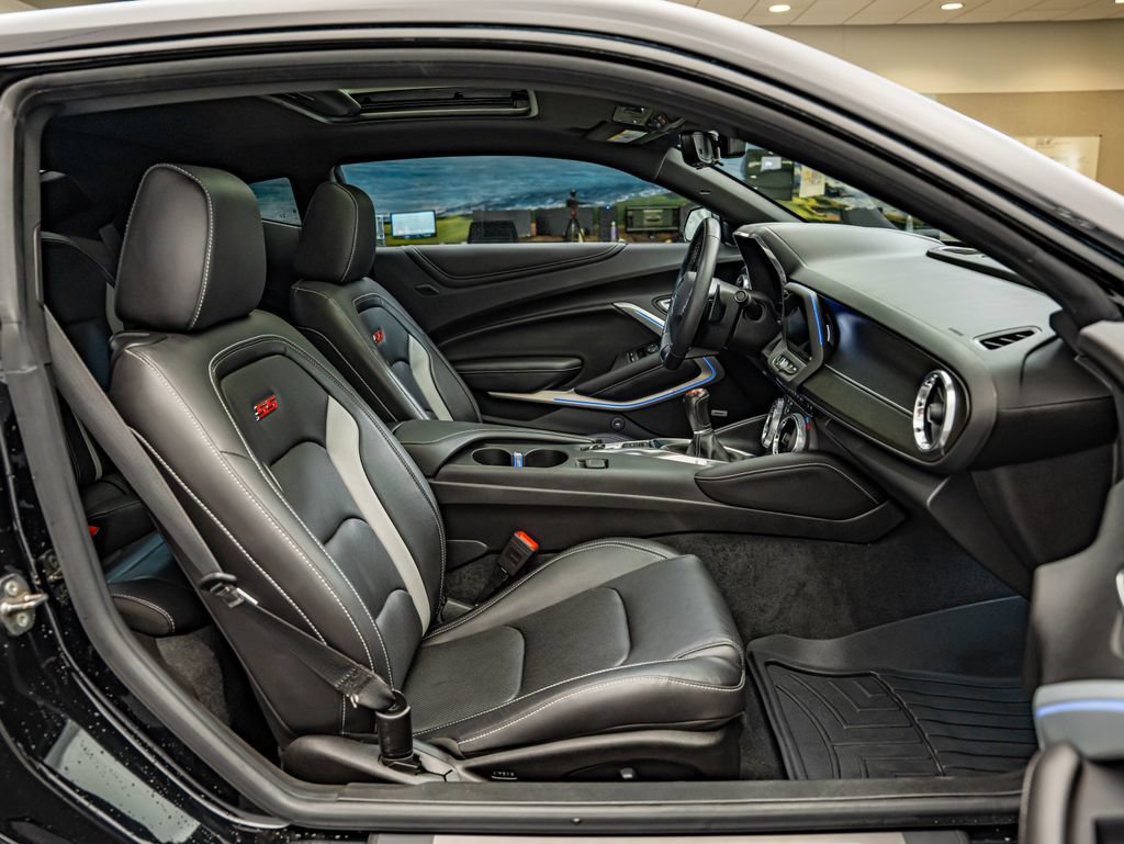 Used 2019 Chevrolet Camaro SS RWD image 40