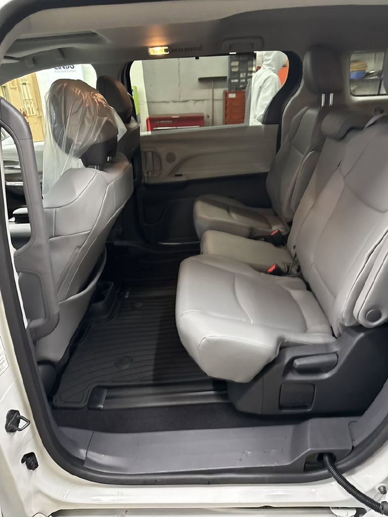 Used 2024 Toyota Sienna XLE image 24