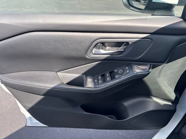 Used 2024 Nissan Rogue SV AWD/4WD image 17