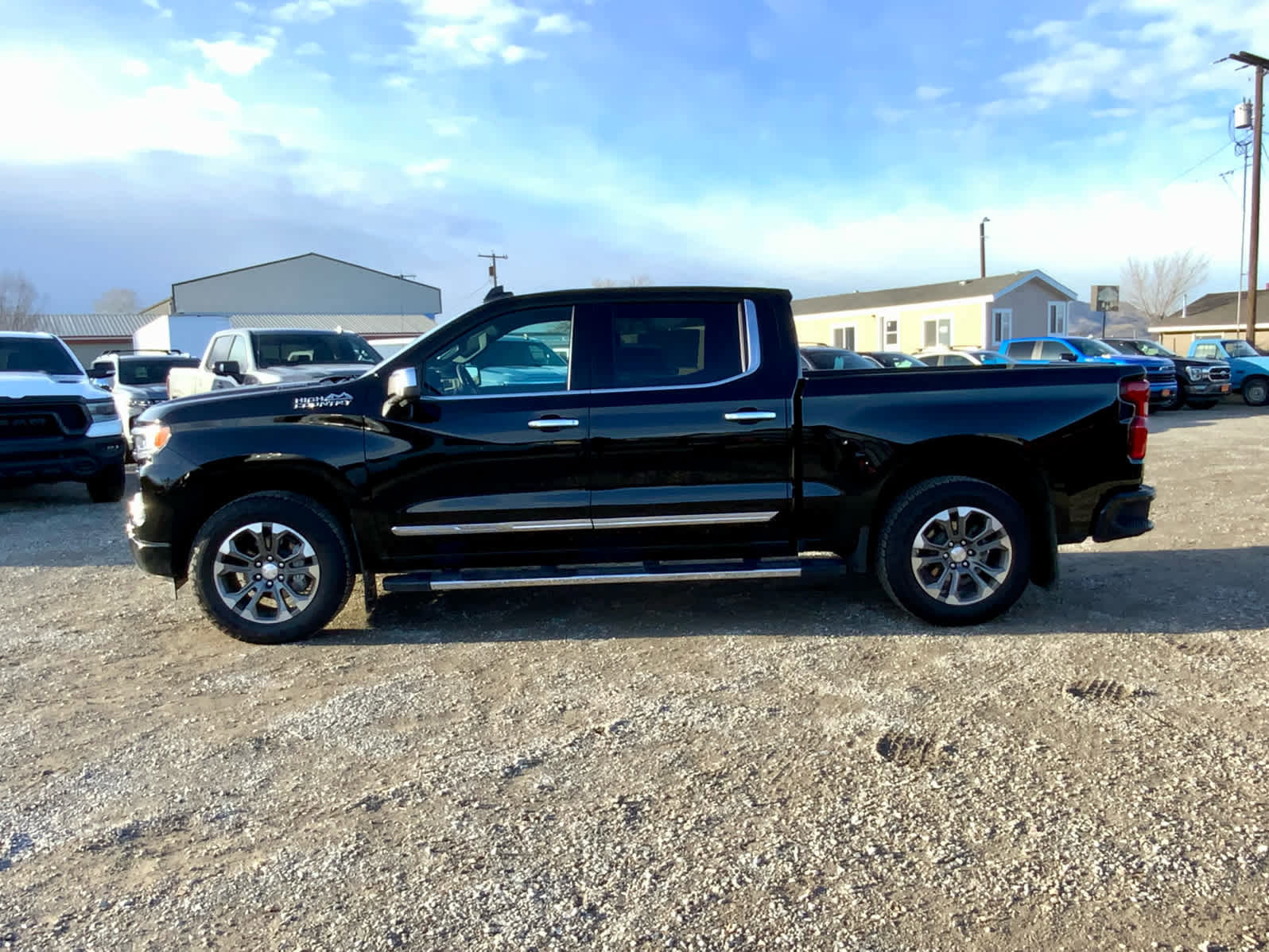 Used 2024 Chevrolet Silverado 1500 High Country w/ Technology Package image 2
