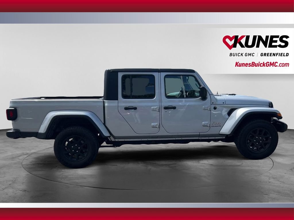 Used 2023 Jeep Gladiator Overland AWD/4WD image 4