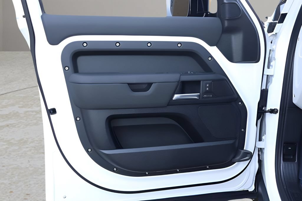 New 2026 Land Rover Defender 110 X-Dynamic SE AWD/4WD image 9
