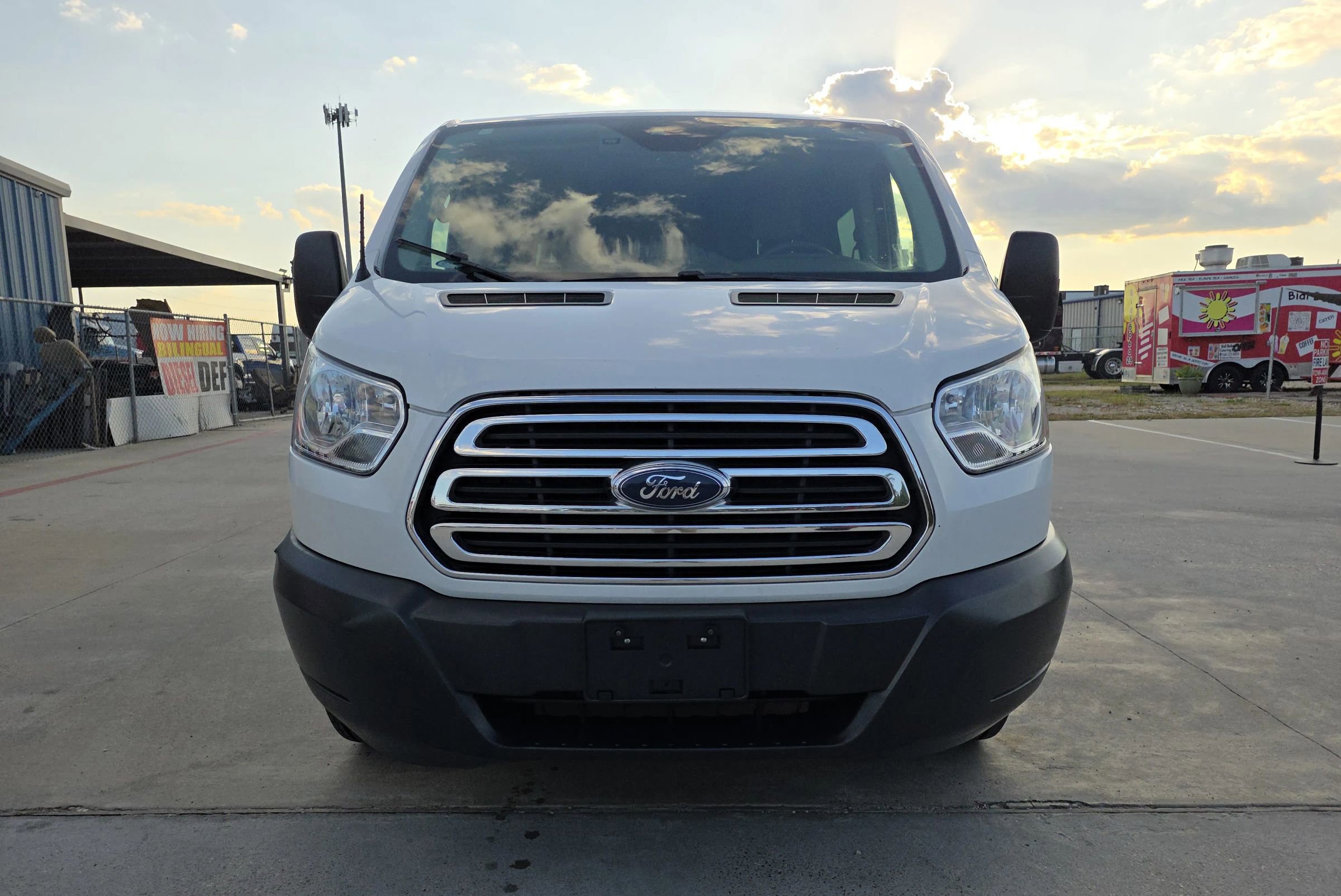 Used 2018 Ford Transit 350 XLT image 5