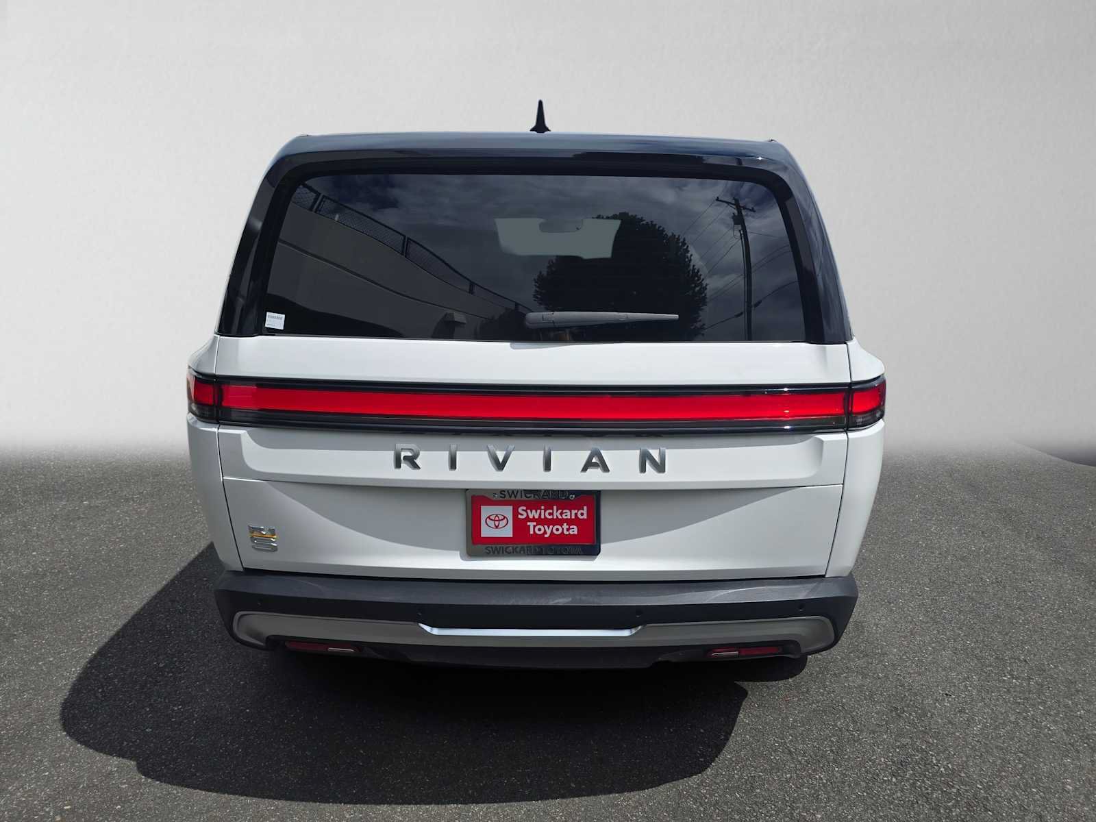 Used 2024 Rivian R1S Adventure AWD/4WD image 4