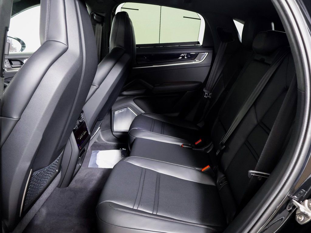 New 2025 Porsche Cayenne Turbo image 9