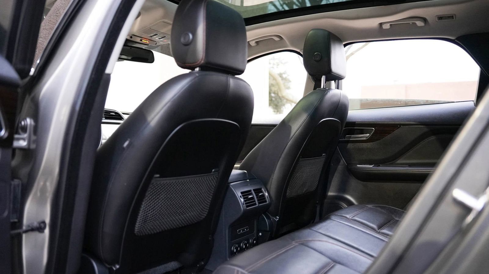 Used 2018 Jaguar F-PACE Prestige image 25